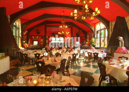 Stati Uniti Michigan Lago Huron Mackinac Island Grand Hotel interior di boschi ristorante impostato per una funzione Foto Stock