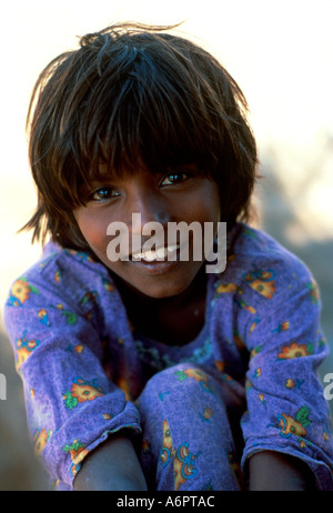 Ritratto di una ragazza afghana rifugiata a Quetta, in Pakistan Foto Stock