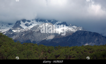 Yulong Jade Dragon neve montagna vicino a Lijiang in Cina Yunnan Foto Stock