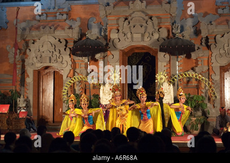 Legong Kraton danza tradizionale in Bali Indonesia Foto Stock