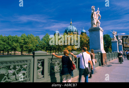 Schlossbruecke, Unter den Linden, Berlino, Germania Foto Stock