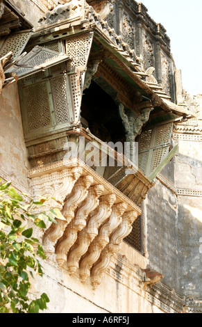 Il terremoto del 2001 danneggiato Darbargadh Palace complesso ospita Aina Mahal (XVIII secolo il palazzo reale) Foto Stock