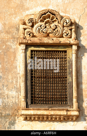 Il terremoto del 2001 danneggiato Darbargadh Palace complesso ospita la squisita Aina Mahal (XVIII secolo il palazzo reale) Foto Stock