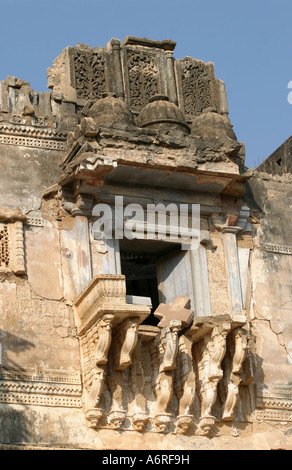 Non ripristinati terremoto 2001 danneggiato Darbargadh Palace complesso, ospita la squisita Aina Mahal (XVIII secolo il palazzo reale) Foto Stock