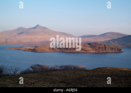 Ben più munro visto da una croce Loch na Keal Isle of Mull Ebridi Interne in Scozia eorsa Foto Stock