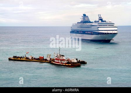 La nave da crociera Carnival Fantasy visiti l'isola di St Maarten St Martin nei Caraibi west indies Foto Stock