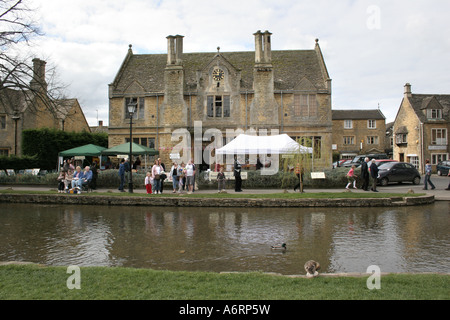 Bourton sull'acqua nel Gloucestershire. Foto Stock