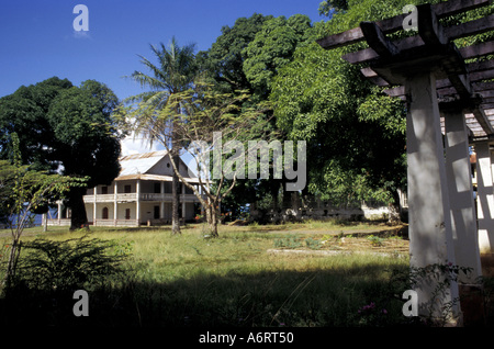 Africa e Madagascar, Inferno Ville di Nosy Be. Francese antico città coloniale. Casa sulla Rue Passot. Foto Stock