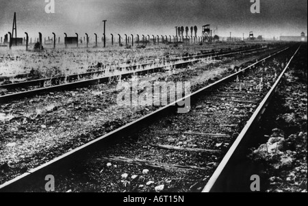 Geografia / viaggio, Polonia, Oswiecim, Memoriale del campo Di Concentramento di Auschwitz, approccio al campo di Birkenau, 1964, Foto Stock