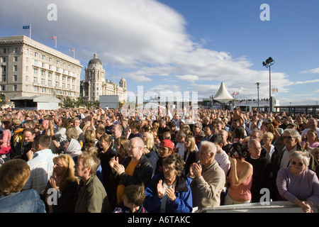 Il tanto amato Mathew Street Festival si tiene la testa del molo a Liverpool ogni anno, attirando migliaia. Foto Stock