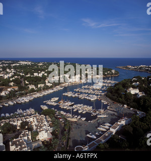 Vista aerea guardando ad est sulla marina di Cala D'Or, Santanyi, East Coast Maiorca, isole Baleari, Spagna. Xx Settembre 20 Foto Stock