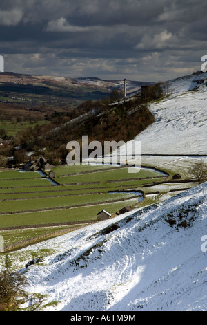 Coperta di neve pendii di Castleton nel Parco Nazionale di Peak District, Derbyshire. Foto Stock