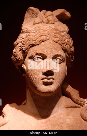 Antica statua romana di Afrodite del II secolo d.C. esposta al Museo Archeologico di Antalya situato a Konyaaltı, Turchia di Antalya Foto Stock