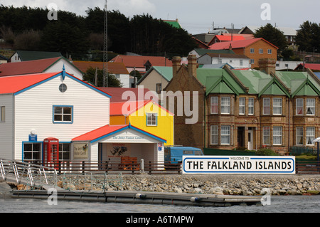 La vista come ti avvicini a Stanley, Isole Falkland, dal porto di Stanley Foto Stock