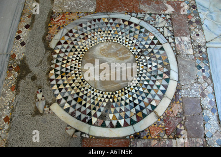 Pavimento a mosaico, all interno della chiesa di San Nicola ( Noel Baba ) in Myra un antica città greca oggi noto come Kale in Demre presso il litorale del Mar Egeo. Turchia Foto Stock