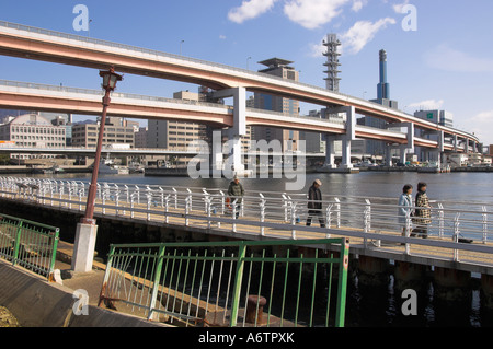 Giappone Central Honshu Kansai Porto di Kobe Meriken Park Porto di Kobe terremoto Memorial Park memorial in frgd con skyline della città ho Foto Stock