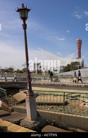 Giappone Central Honshu Kansai Porto di Kobe Meriken Park Porto di Kobe terremoto Memorial Park memorial in frgd con Museu marittima Foto Stock