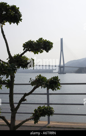 Giappone Ehime Omishima arcipelago isola ponte Tatara Honshu Shikoku bridge project Nishiseto expressway vista retroilluminata della BRI Foto Stock