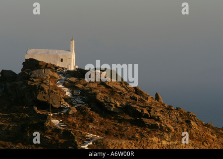 Cappella Profitis Ilias sull'isola Cyclad Ios nel Mar Egeo, Grecia Foto Stock