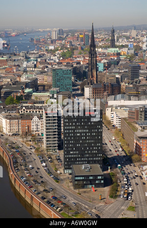 Arial vista sul centro della città di Amburgo per l'occidente. Costruzione di Spiegel publishing company in primo piano, Amburgo, germe Foto Stock