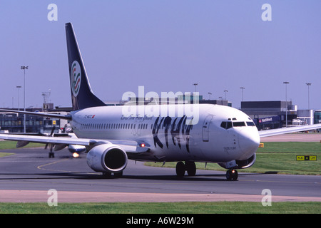 Boeing 737 azionato da KTHY Foto Stock