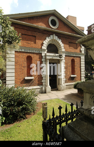 Bishopsgate area di Londra St Botolph sala della chiesa con grande camera di sepoltura Foto Stock