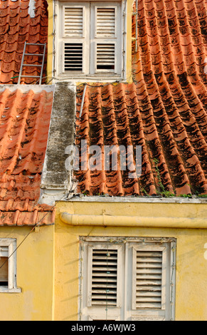 Vecchia casa a Otrobanda-lato di Willemstad, Curacao, NA vicino alla stazione degli autobus Foto Stock