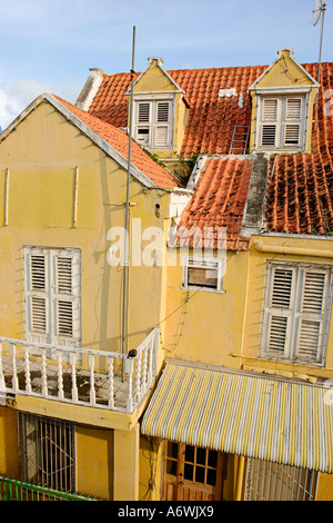 Vecchia casa a Otrobanda-lato di Willemstad, Curacao, NA vicino alla stazione degli autobus Foto Stock