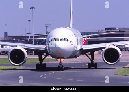 Boeing 777 azionato da PIA Foto Stock