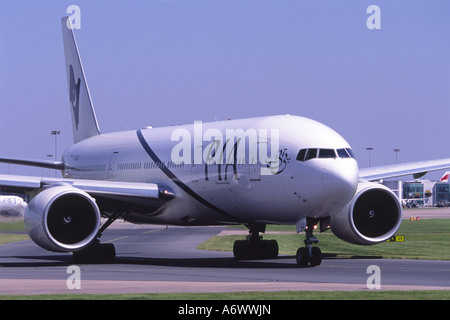 Boeing 777 azionato da PIA Foto Stock