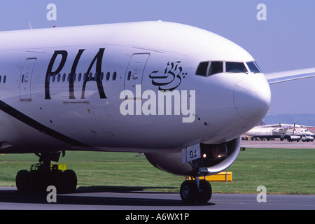 Boeing 777 azionato da PIA Foto Stock