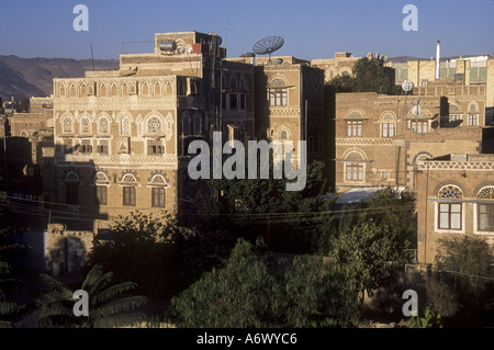 Yemen, Sana'a case yemenita nel pomeriggio candelette Foto Stock
