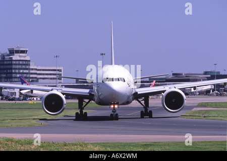 Boeing 777 azionato da PIA Foto Stock