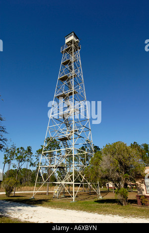 Florida Division della silvicoltura della torre di vedetta di guardare per incendi di foresta si trova nel sud-ovest della Florida FL Foto Stock