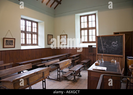 Aula scolastica come sarebbe nel 1890 esposizione museale Wales UK Foto Stock