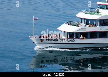 La Svizzera Berner Oberland imbarcazione turistica sul lago Thunersee Foto Stock