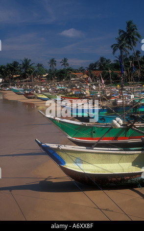 Zyx barche da pesca spiaggia Rathgama Sri Lanka preso un paio di settimane prima dello tsunami Foto Stock