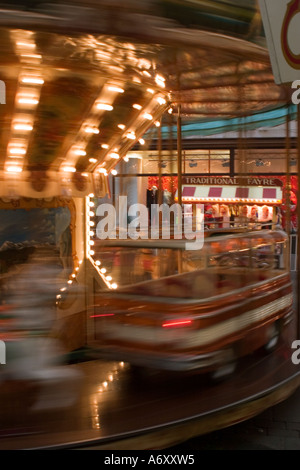 Giostra giro in tedesco luna park in Parlamento Street York North Yorkshire Foto Stock