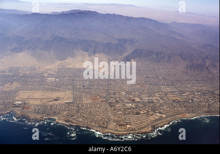 La costa del Pacifico del Nord del Cile Antofagasta città uno dei luoghi più secchi sulla terra deserto di Atacama Foto Stock