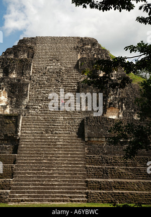 La piramide Maya nel mondo perduto complesso Tikal Guatemala Foto Stock