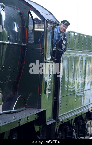 Motore A VAPORE E DRIVER STAZIONE WATCHET WEST SOMERSET ferrovie a vapore Foto Stock