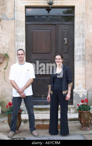 Stephanie e Olivier Ponson Mas de Perry, Mas Nicot. Terrasses de Larzac. Languedoc. Proprietario viticoltore. La Francia. L'Europa. Foto Stock