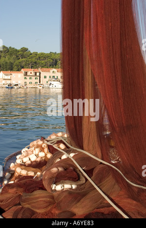 Le reti da pesca su un peschereccio per traino a Makarska Croazia Foto Stock