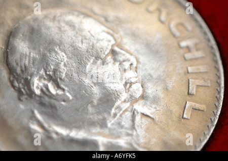 Un extreme close up vista macro shot di Winston Churchill una moneta commemorativa Foto Stock