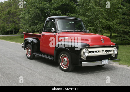 1953 Ford F 100 pickup truck Foto Stock