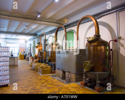 Alambicchi di profumo in fabbrica Fragonard Grasse Provence Francia Foto Stock