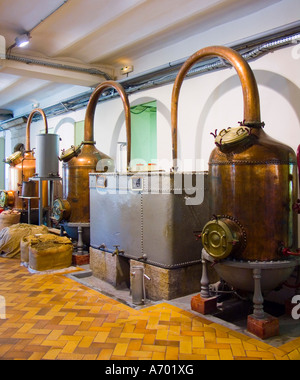 Alambicchi di profumo in fabbrica Fragonard Grasse Provence Francia Foto Stock