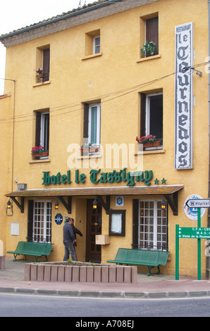 Hotel le Tassigny con il ristorante Le Tournedos in Lezignan-Corbieres. Les Corbieres. Languedoc. La Francia. L'Europa. Foto Stock