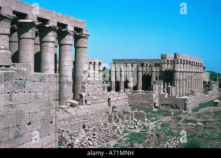 Geografia / viaggio, Egitto, Luxor, tempio di Amun-Ra, colonnato e colonna corte di re Amenophis III. (Regnò circa 1490 - 1364 a.C., dinastia 18th), vista, parte laterale occidentale del complesso di dio Amon-Re nella capitale Tebe, architettura, religione, nuovo impero, colonne, corte, cortile interno, belle arti, antichità, storico, storico, antico, rovina, Amun Ra, XVIII, Amon Re, Patrimonio Mondiale dell'UNESCO, mondo antico, Foto Stock