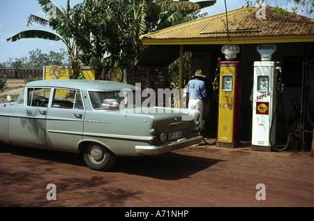 Trasporti/trasporti, automobili, stazioni di rifornimento, stazione Shell, Australia 1963, Foto Stock